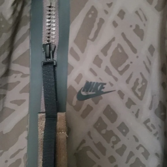 NWT NIKE TECH PACK - Picture 10 of 16